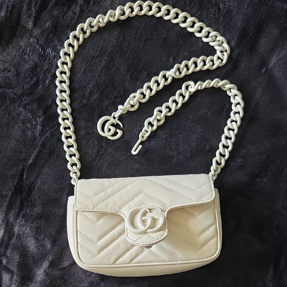 Gucci GG Marmont Flap Matelassé Quilted Marmont Super Mini Bag - Picture 5 of 8
